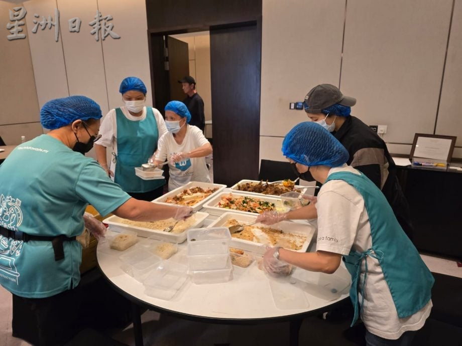 12日8am上网/视频/每逢佳节倒十斤─上)每人年均丢81公斤食物 海量剩食去哪里?