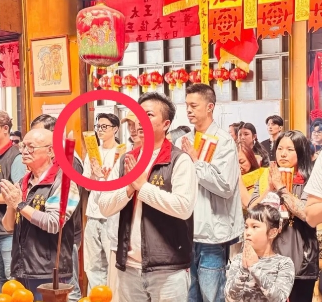 不伦恋后神隐4个月 王子粿粿首合体参加团拜