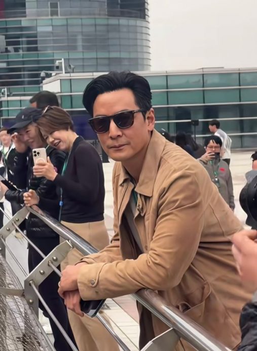 与丁海寅于适同框斗帅 郭富城上海赛车场被包围