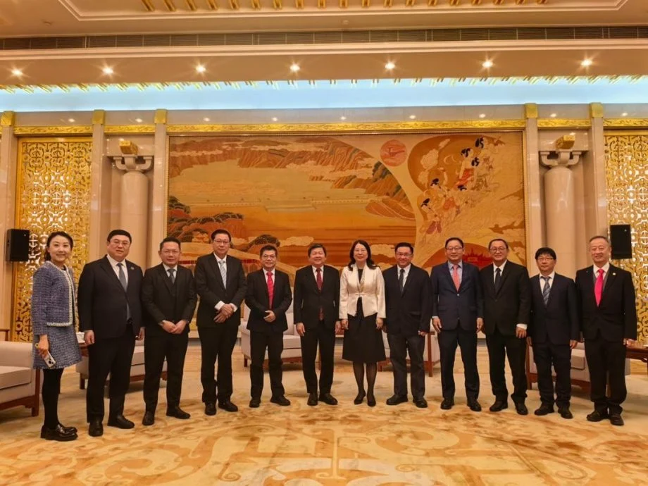 世泉青马分会会长拿督李德华与多位华社领袖赴京就涉侨事务进行交流