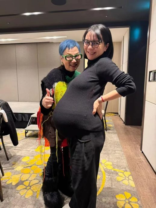 吴奇隆现身张小燕经纪公司聚餐 与前女友徐若瑄低调同框