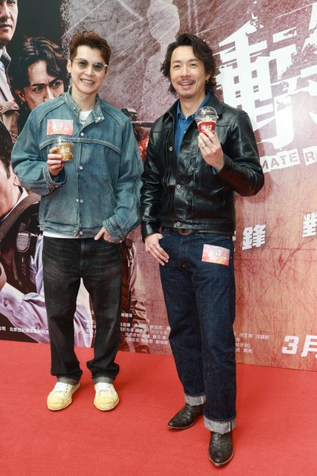 周秀娜被告诽谤后首现身领奖 张继聪膺最具魅力男演员