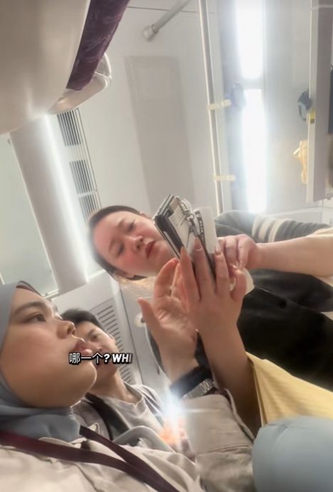 巫裔导游秀流利华语 助中国夫妇化解机场航站楼迷航