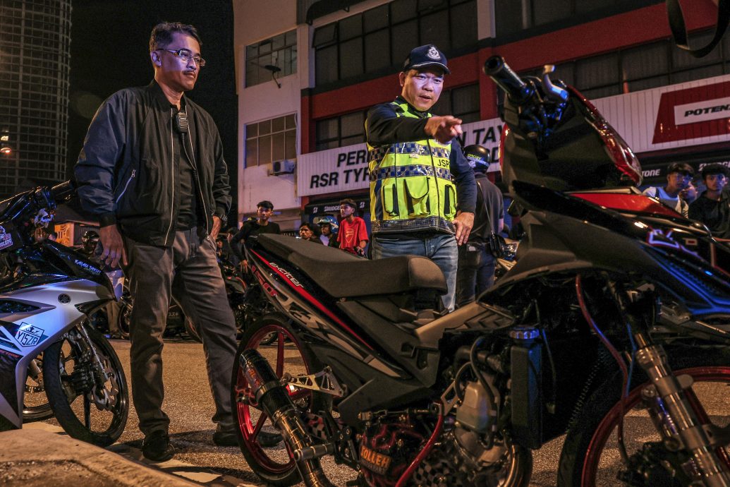 已签发//少年撒谎封斋外出飚车·警大规模取缔飚车 开近800罚单
