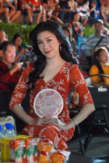 张慧仪分享大马年饼大攻略 亲做Kuih Kapit忆童年