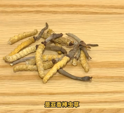 拚盘)无良商家卖假冬虫夏草 有毒伪品冒充、胶水黏合 商家:年销20万根