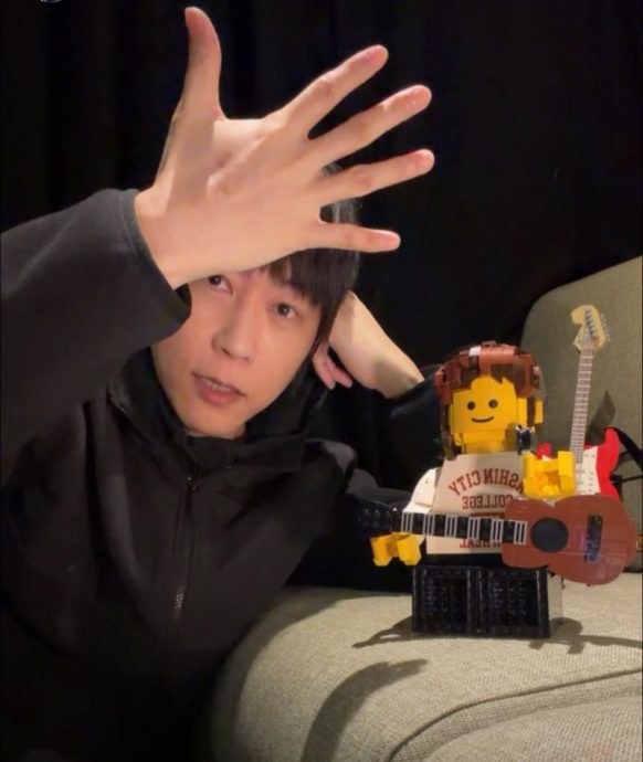 深夜直播把F3当生死之交 阿信突发奇想发红包
