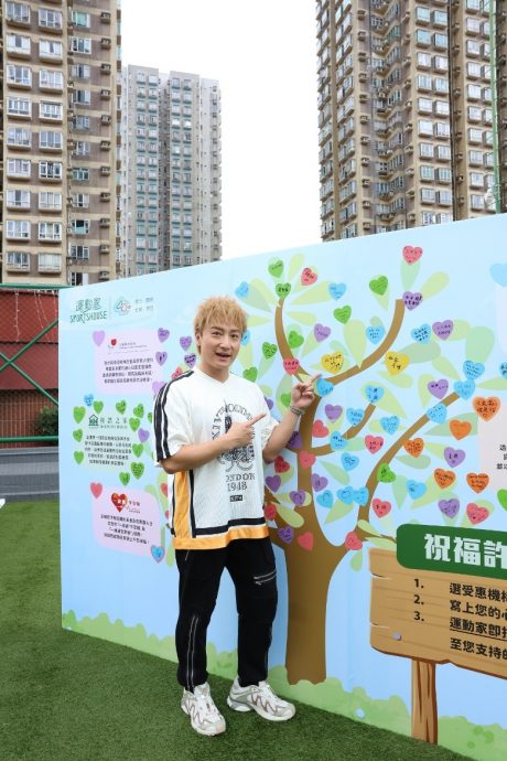 演唱会海报撞款尹光 方力申:我喜欢粉红色