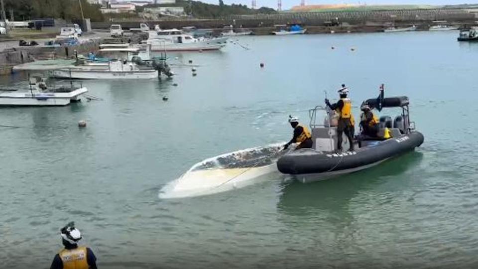 看世界/日本冲绳县名护市附近海域两船倾覆 已致2人死亡