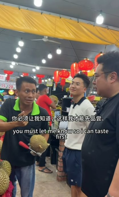 视频|因模仿爆红 “中国特朗普”来马过年 带父母狂吃猫山王