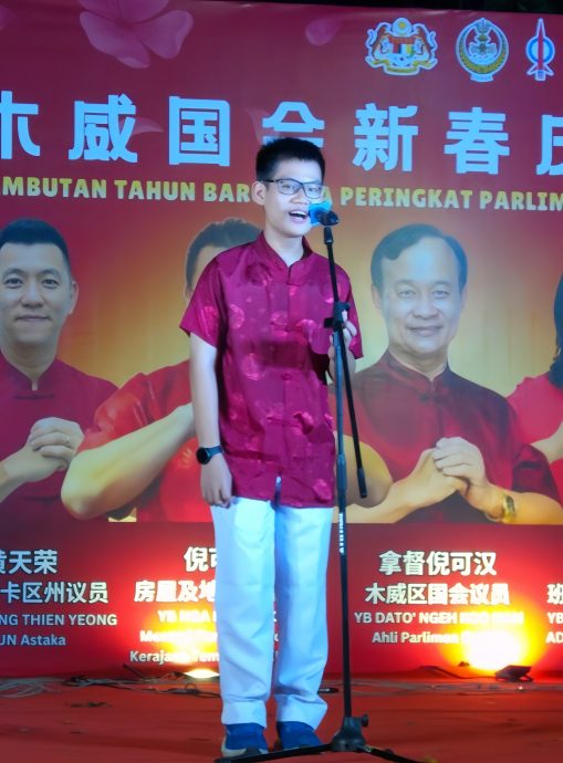 霹:学海学记|校园报道|主文|社区新春庆典 华中生参演经历深刻