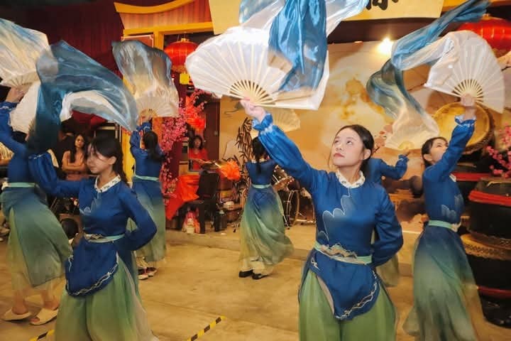 霹:学海学记|校园报道|主文|社区新春庆典 华中生参演经历深刻