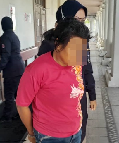 (全国版)墓地上演活春宫事件 涉案男女明日被控