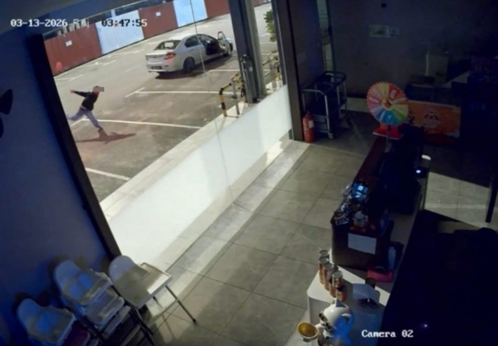 (取代前文)柔:新闻:店前发生殴打事件遭殃及 火锅店报警 警方已逮捕2人助查