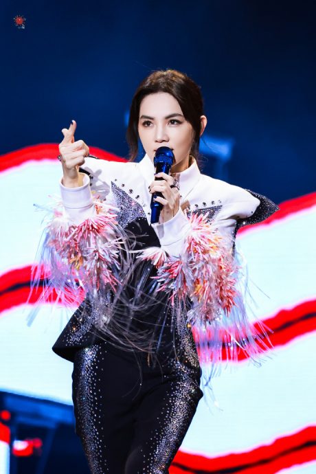 不知有包馅鱼丸挨骂中邪 Ella中国巡演遭恶意剪辑