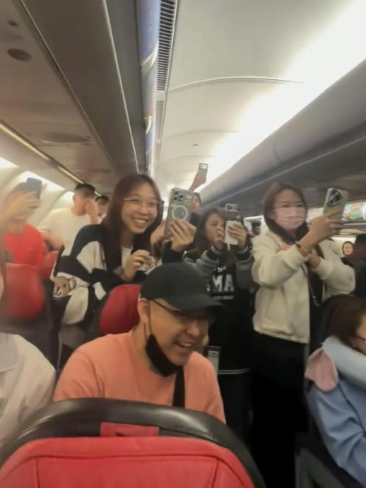 亚航闹事女自称南航空姐遭否认 大马女孩围观爆红成meme