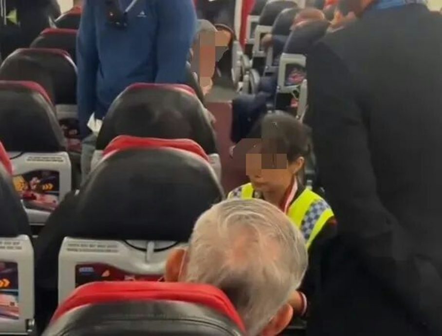 亚航闹事女自称南航空姐遭否认 大马女孩围观爆红成meme