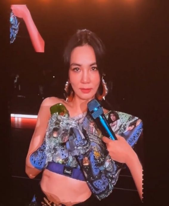 南京巡演吃青团泪忆奶奶 Ella披婚纱唱“淘汰三部曲”