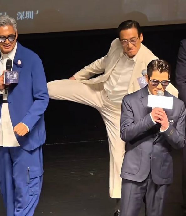 学郭富城做单脚抱膝招牌动作 周润发梁家辉认真搞笑