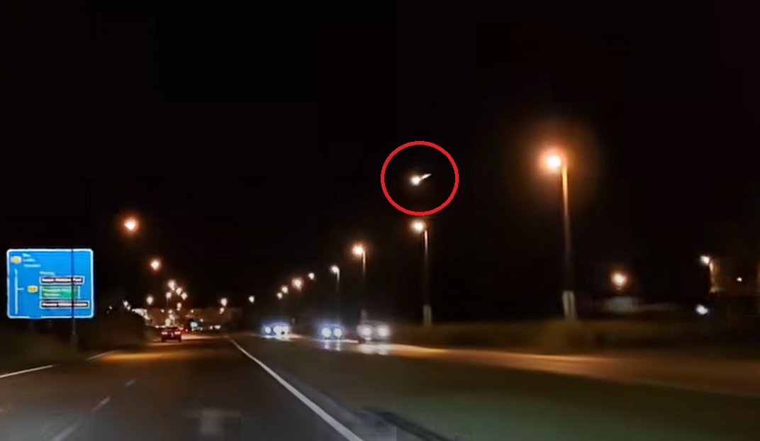 已签/流星坠落?变形金刚登陆? 火光划过古晋夜空引热议