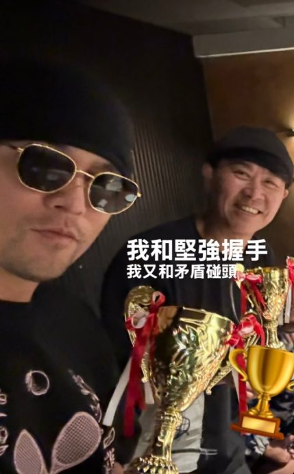 搭档伍思凯参加业余网球赛 周杰伦拿到人生第1个冠军