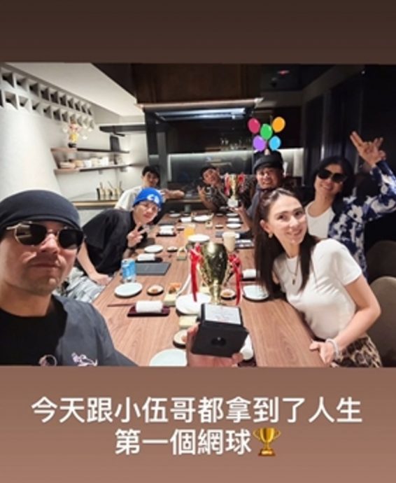 搭档伍思凯参加业余网球赛 周杰伦拿到人生第1个冠军