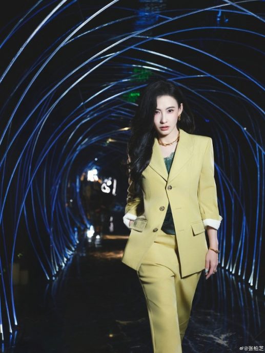(明9)张柏芝获长子送颈链 甜在心:他不说话便付钱