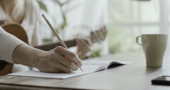林佚/报馆不只报新闻,也会发报庆主题曲