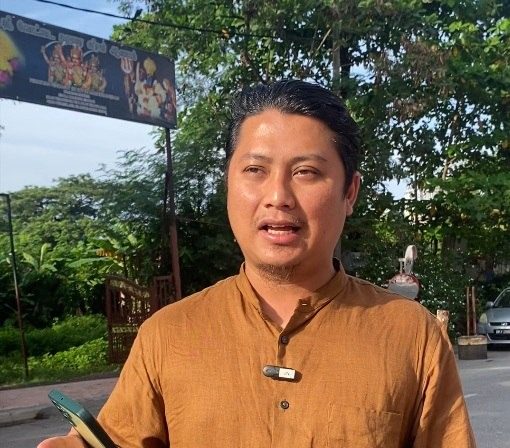 独家/ 为针对法米提出申请 蓝眼拒达敏塔里入党
