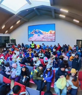 玉龙雪山大风缆车减速 游客高反失温 千人滞留4600米山顶5小时