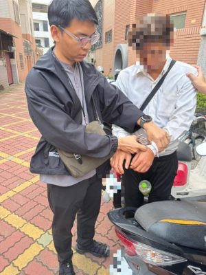 男子强掳女高中生入草丛 骑士打断木棍救人