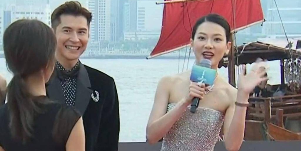 金像奖红毯|准影后廖子妤闪爆 银色钻片礼服登场
