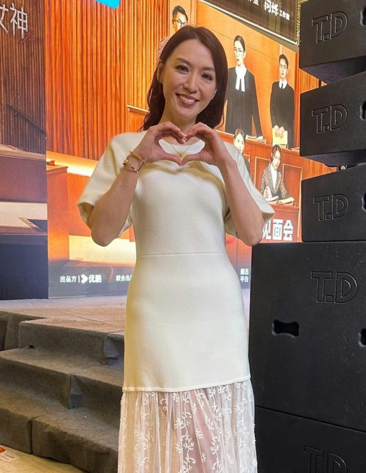 陈炜出动私伙拍床戏 竟被老公嫌弃!