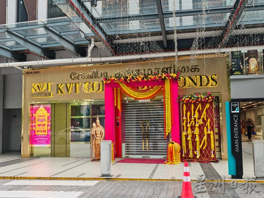 已签发/十五碑金店抢劫案/目击者:匪徒行事冷静有序·丝毫不理外界目光未引起骚乱