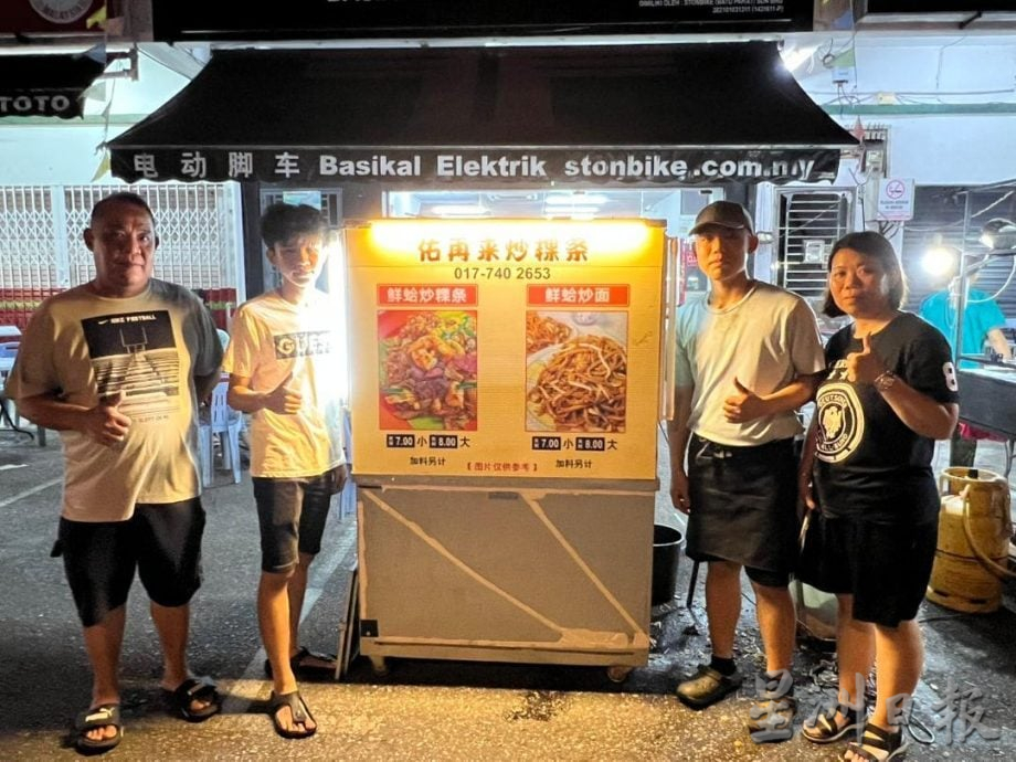 全国:暖势力(尽快刊出)课余开档炒粿条 16岁中学生执锅铲为未来打拼