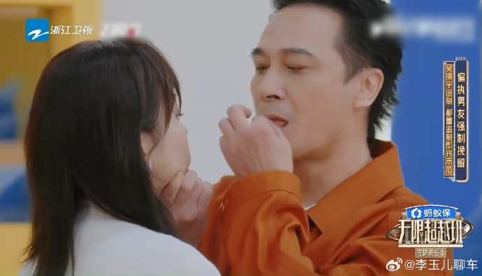 “喂药变湿吻”惊呆全场 吴镇宇郝蕾挨批:尺度太过火