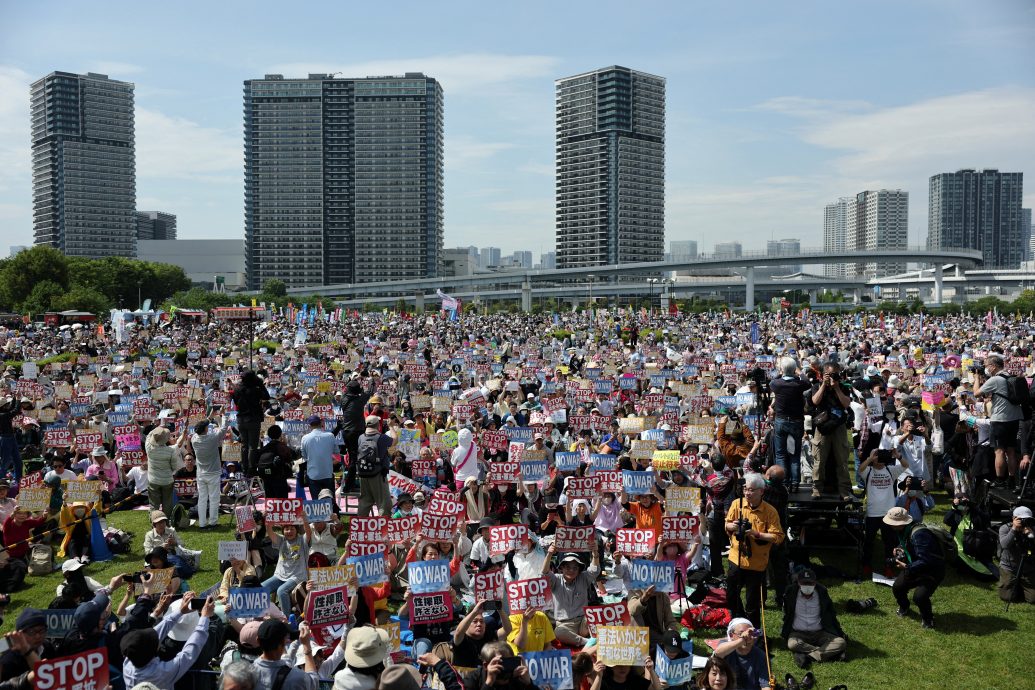 东京和平宪法集会吸引创纪录的5万人参加