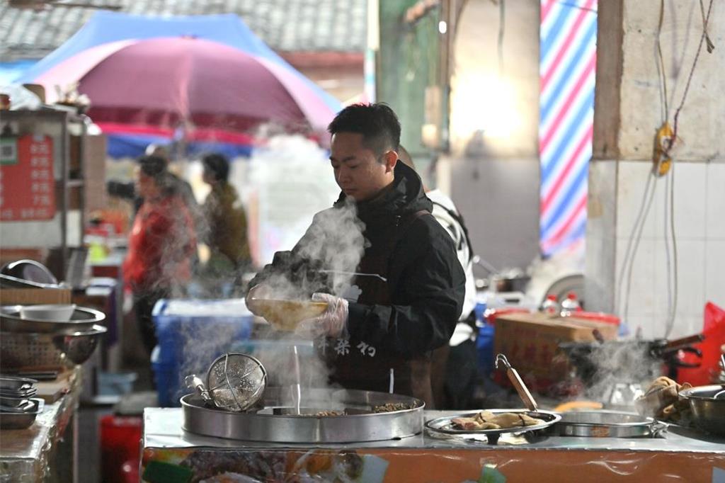 中国幼儿园食安新规6月上路 禁买散装糕点、汉堡及三文治