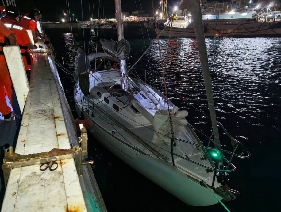 乌克兰帆船帆绳断裂遇险 台澎湖海巡平安救援进港