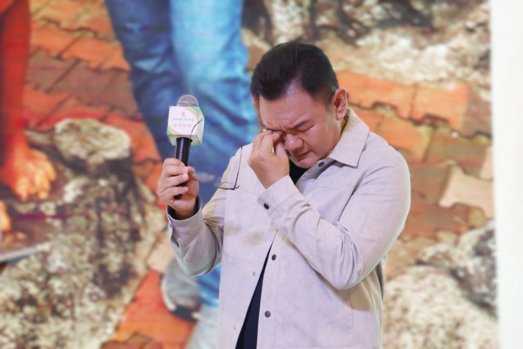 从确诊到离世仅1个月 梁晋荣写歌出书献亡父