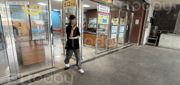 女乘客搭车竟“摸进内裤”!男司机吓到报警提告