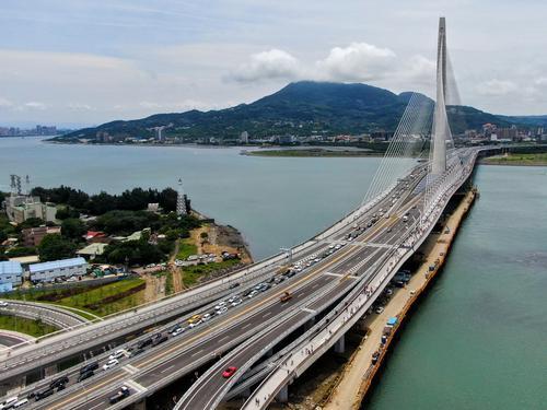 封面图与文 淡江大桥正式通车