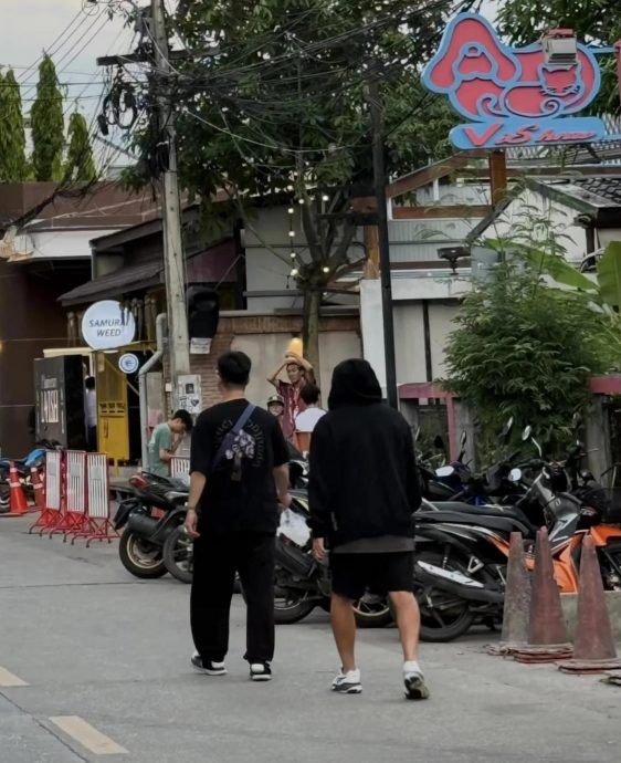 昆凌伙黄晓明清迈录《中餐厅10》 周董打扮低调爱相随仍被认出
