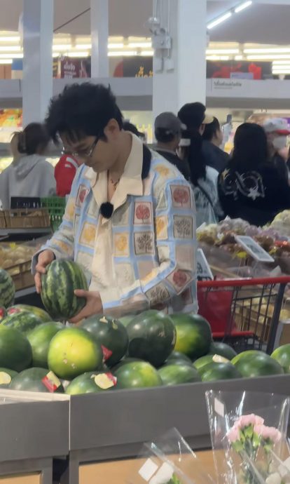 昆凌伙黄晓明清迈录《中餐厅10》 周董打扮低调爱相随仍被认出