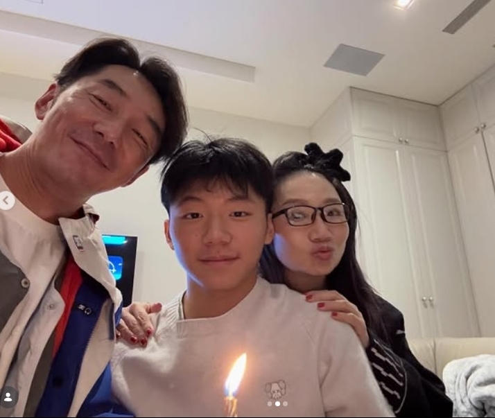 母亲节夸老婆漂亮儿子帅 李李仁凌晨发文护陶晶莹