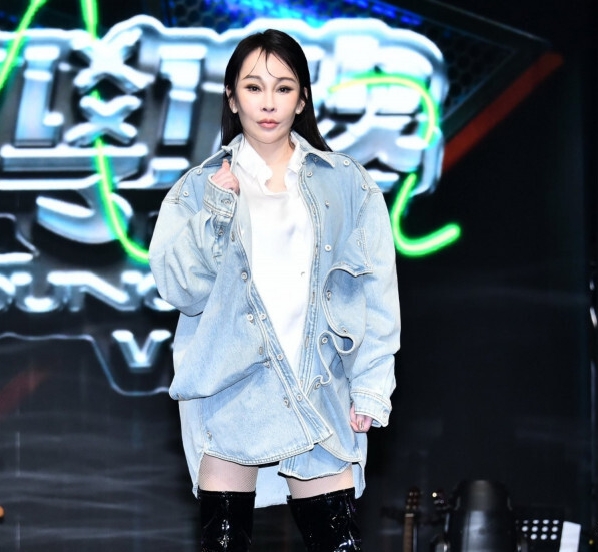温岚未脱险境缺席演唱会 吴克群揪万人集气:等你回来
