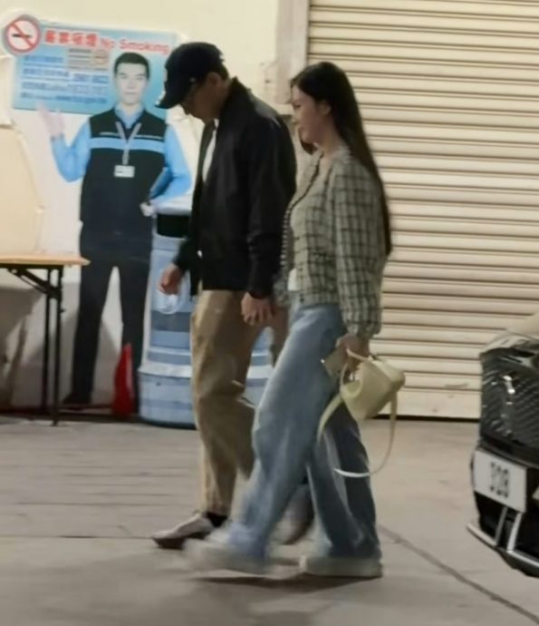 红馆外十指紧扣长发女子 刘恺威与李晓峰已分手?