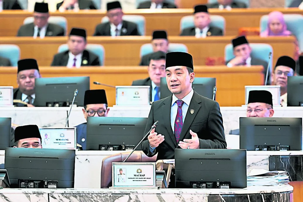 议会通过修宪 柔增委5官委议员