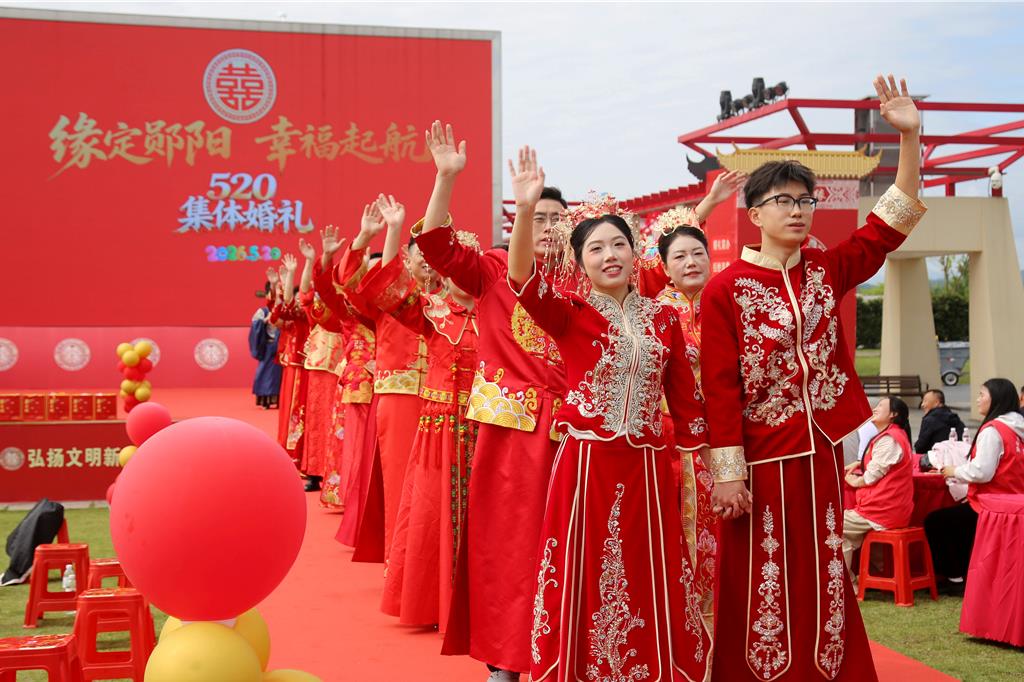 超怕婚戒涨价!金价飙升 中国情侣加速结婚
