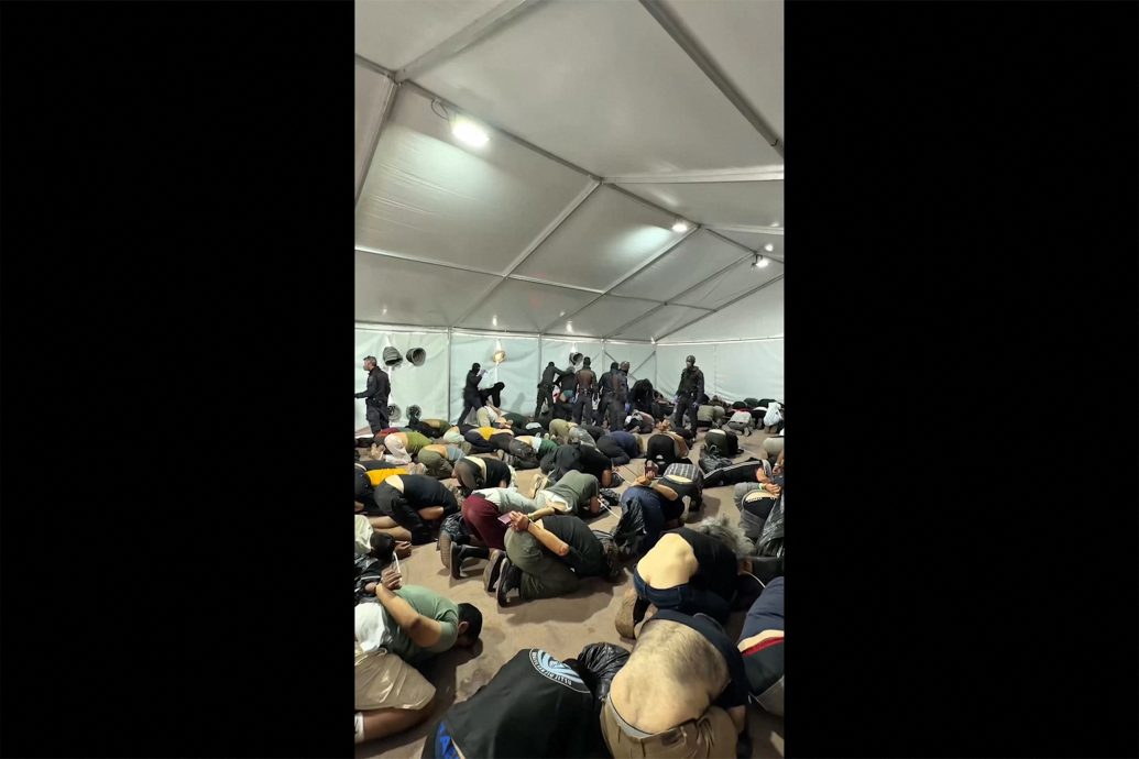 遭反绑跪地后 加沙船队活动人士将被驱逐出境